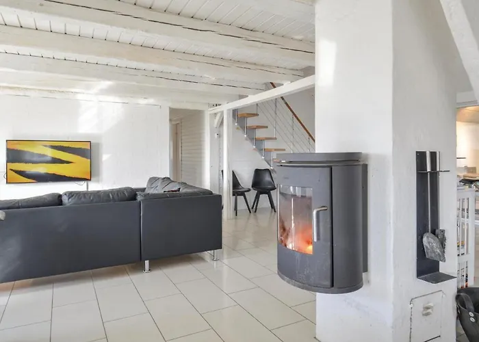 6 Bedroom Awesome In *